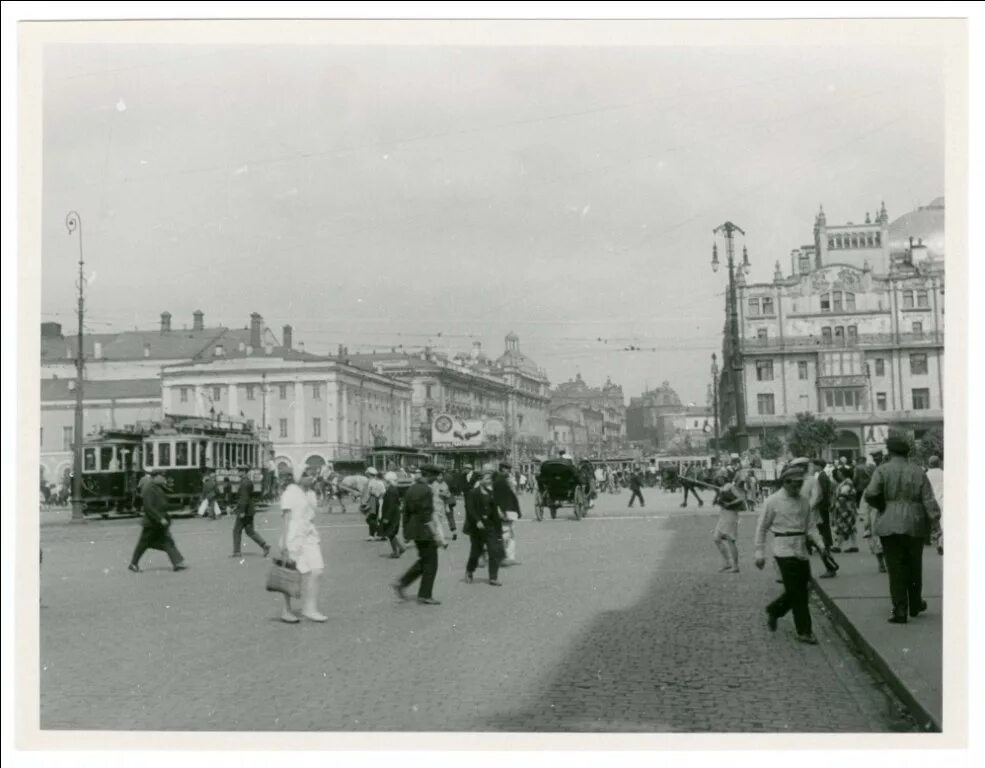 Тверская в 1920 годы. Тверская площадь в 1920-е годы. Москва 1920 год. Москва 30 годов театральной площадью. Улицы москвы 1930 годов