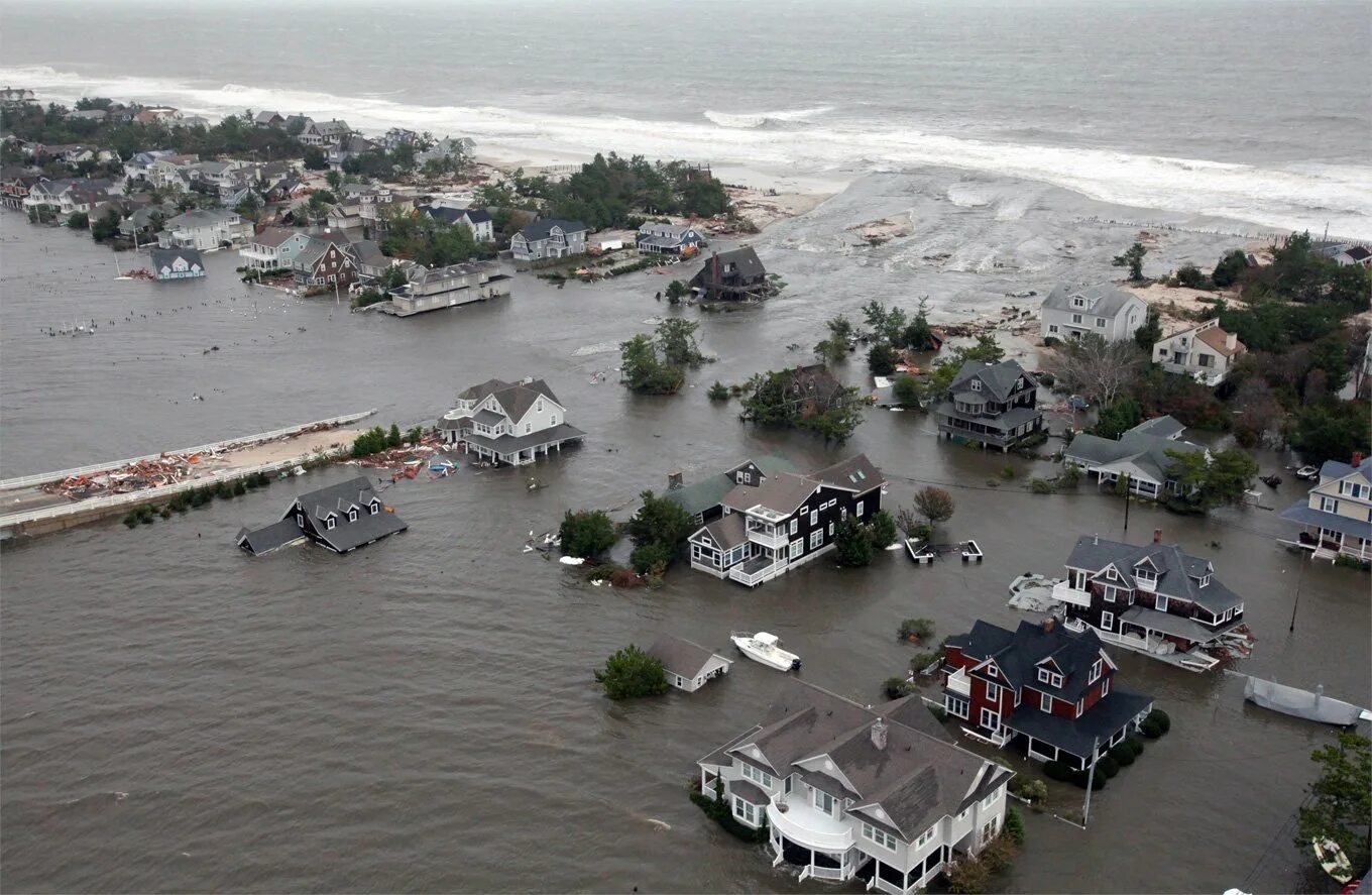 Где затапливает город. Ураган Сэнди 2012. Наводнения. Стихийные бедствия наводнение. Наводнение ЦУНАМИ.