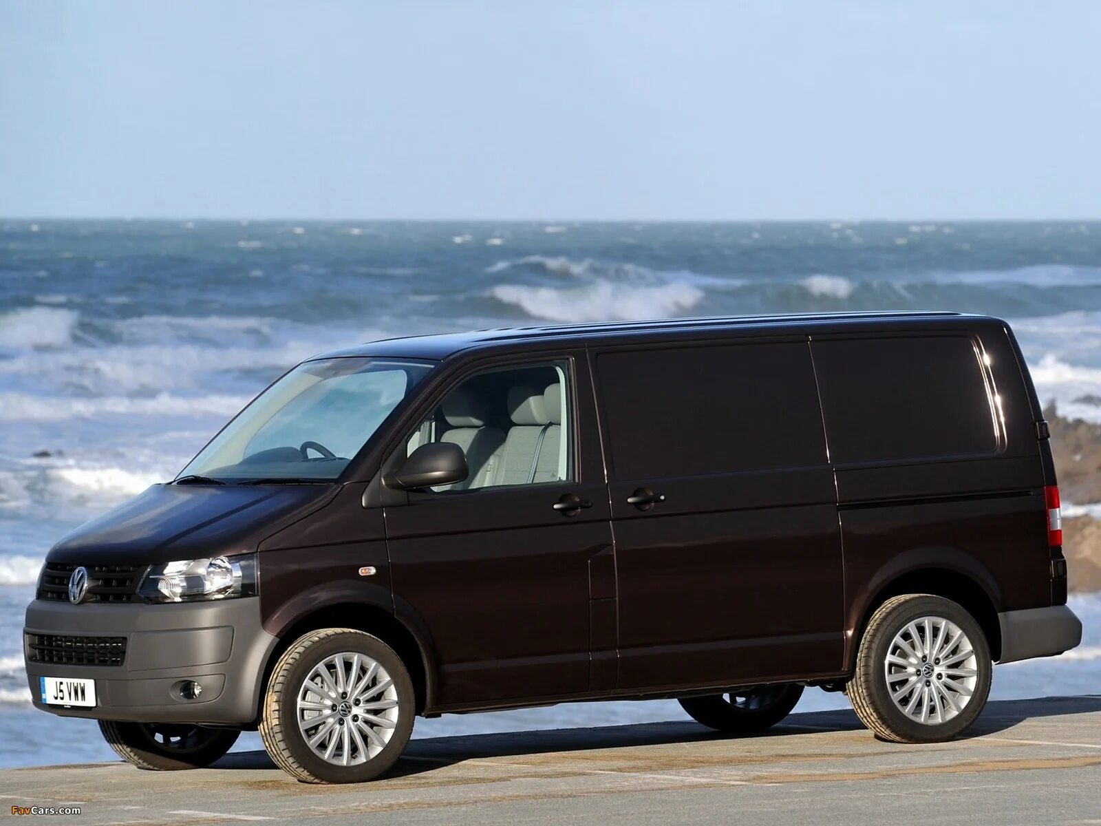 Купить транспортер 5. Volkswagen t5. VW t5 фургон. Фольксваген Транспортер фургон. Transporter t5.