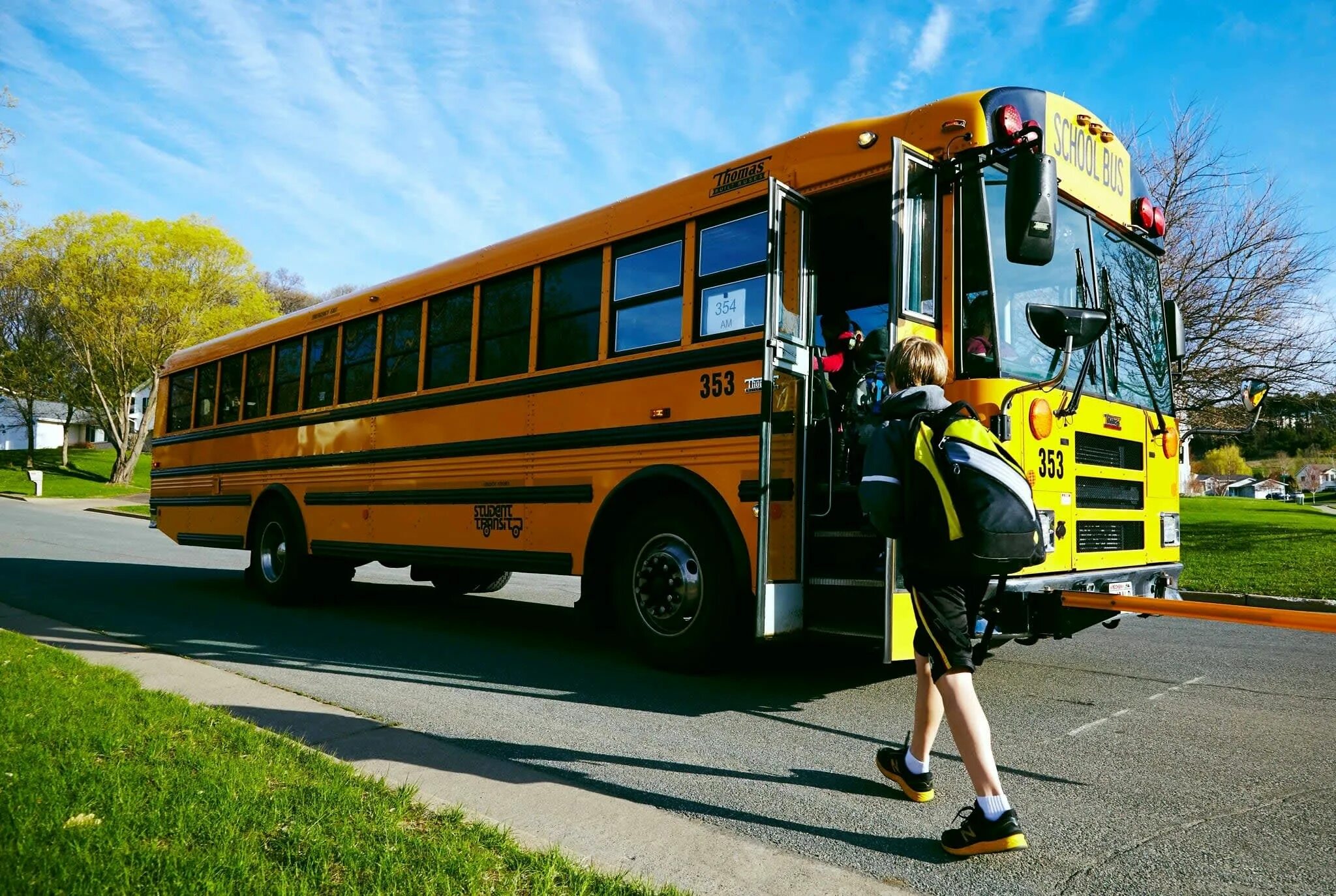 Schoolgirl bus. Школьный автобус. Машина автобус школьный. Цвет школьного автобуса. Школьный автобус Мерседес.