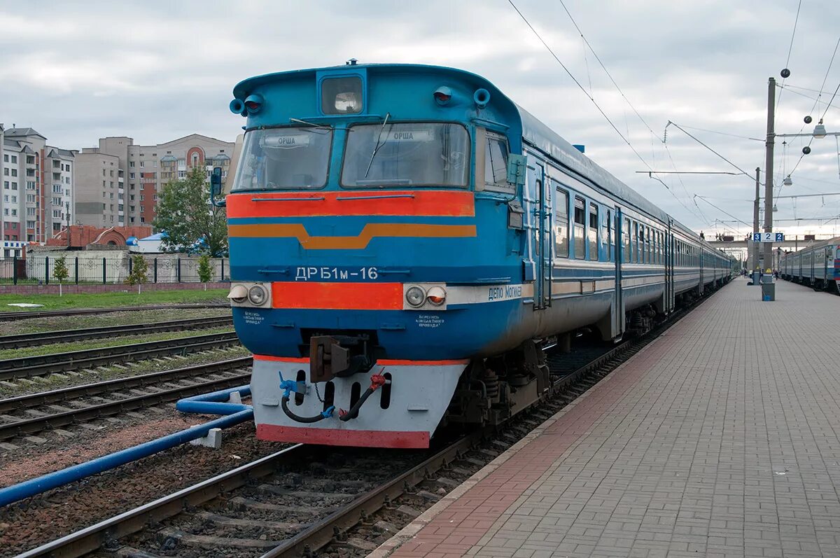 поезд штадлер беларусь. м62 белорусский. белорусский вокзал москвы поезд москва-ницца. беларуский электричка. др1б-500.
