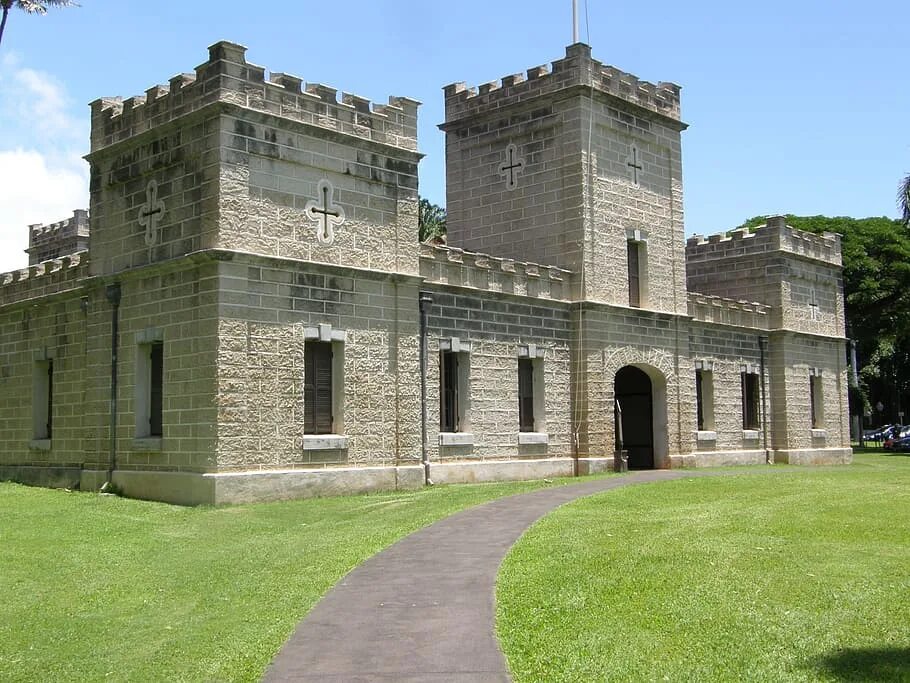 Fortress building. Stone Castle (каменный замок). Stone Castle (каменный замок) профнастил. Замок «Stone Hall» в Реджайна. Дом крепость.