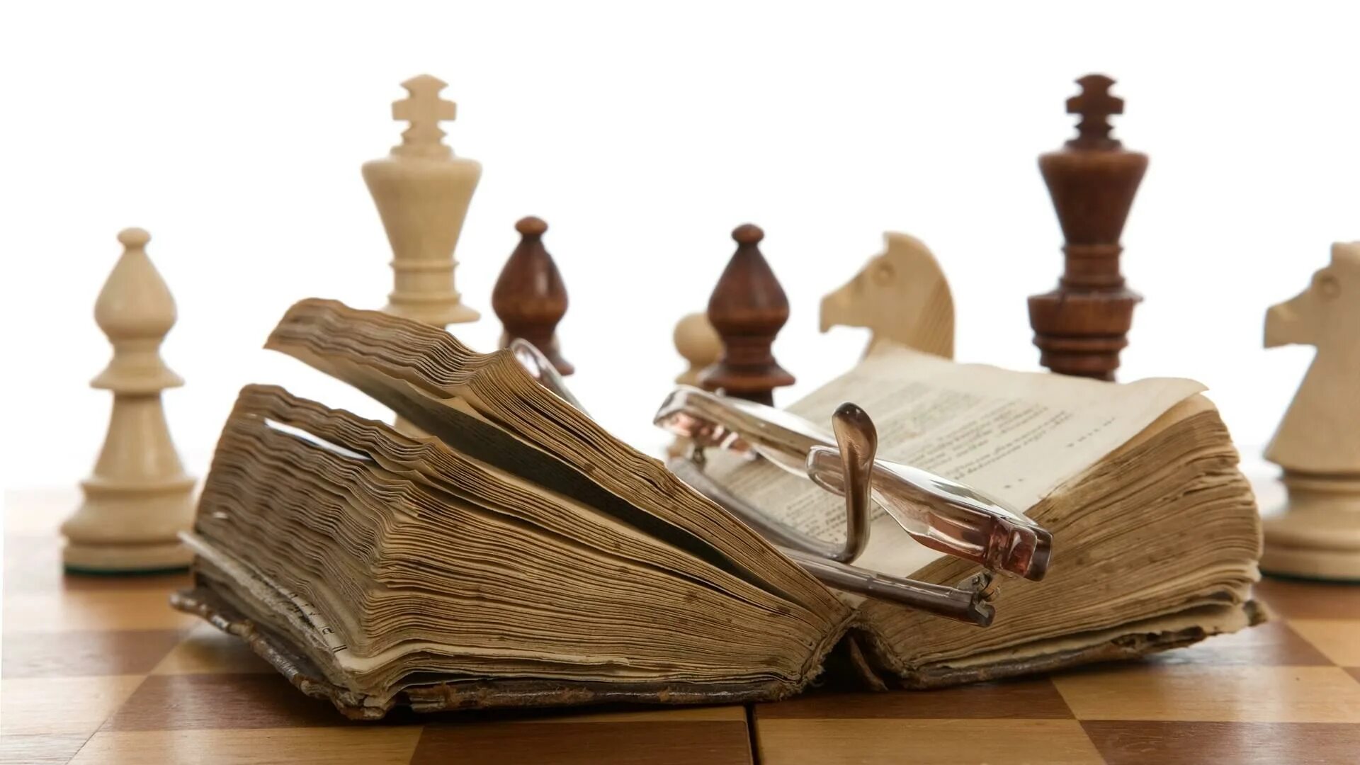 Книги о шахматах. Книга шахматы обложка. Шахматы в литературе. Чесс книг. Чесс книг.