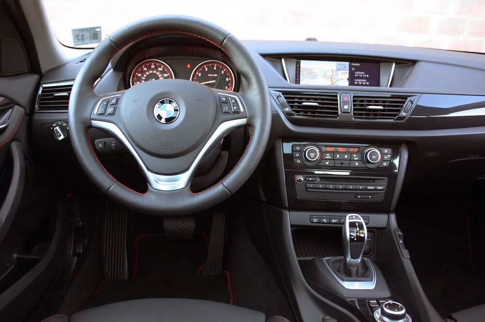 X 1 6 ru. BMW x1 2013 салон. BMW x1 2014 салон. BMW x1 2013 Interior. BMW x1 торпеда.