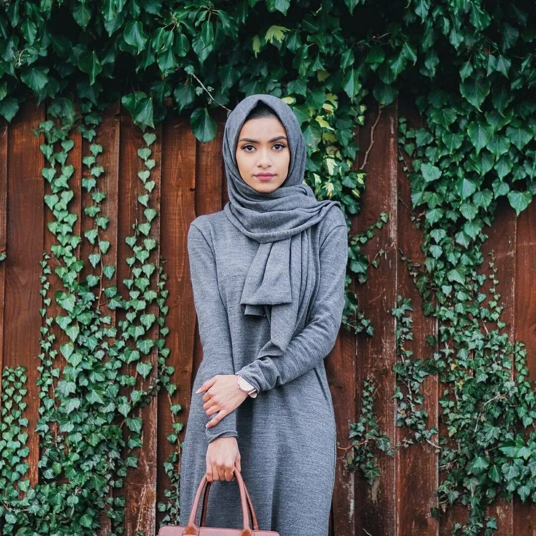 Мусульманские инстаграм. Хиджаб стиль Инстаграмм 2020г. Стильная мусульманская одежда для девушек. Мусульманка. Женщина в хиджабе.