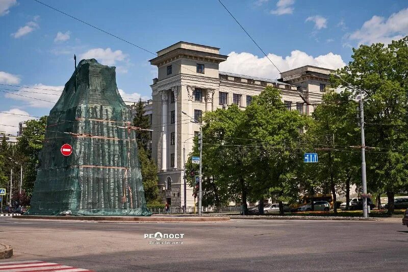 Главное харьков. Памятник а. Харьков сейчас. Харьков площадь свободы. Харьковский национальный автомобильно-дорожный университет.