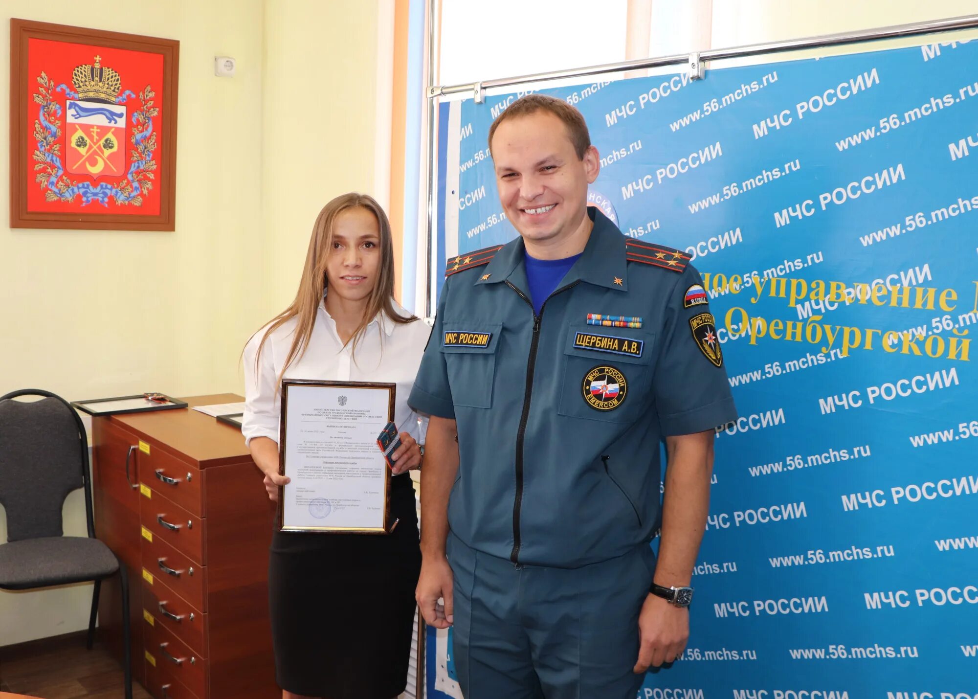 Торжественное вручение погон. Вручения погон полковника начальнику управления тыла мчс. Погоны мчс вручается. Погоны мчс вручение. Медведев андрей александрович мчс.