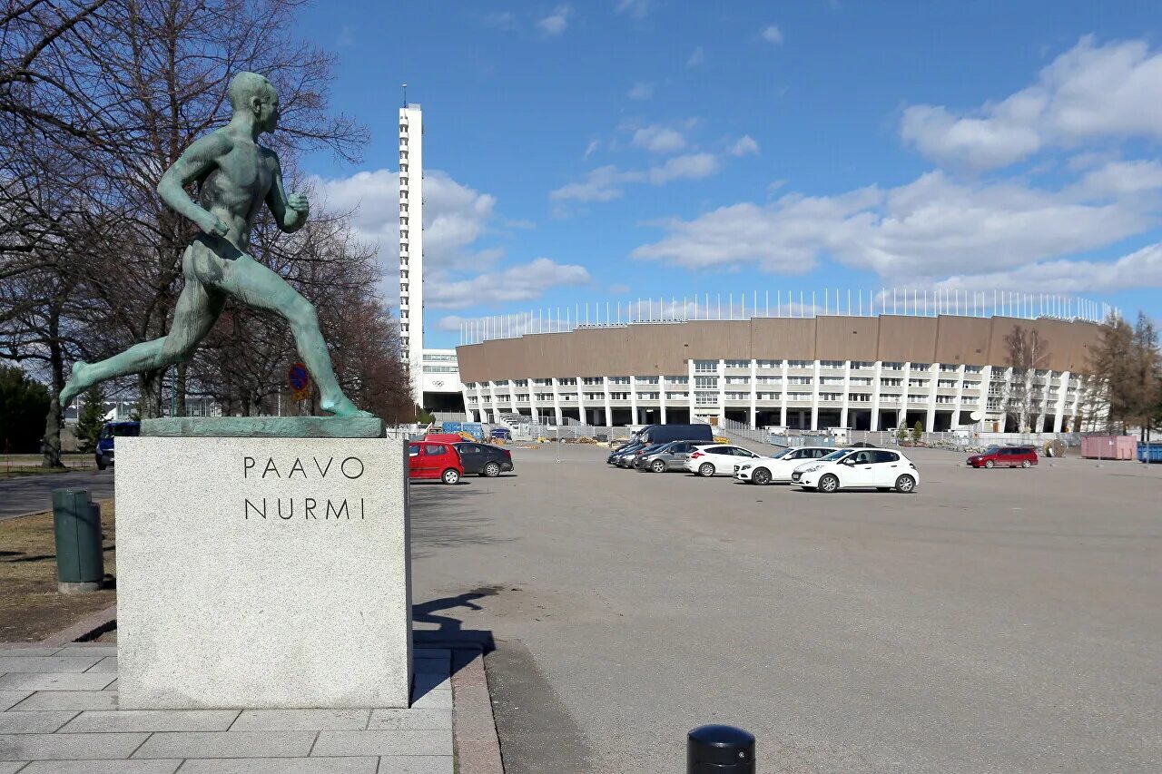 Памятник в хельсинки. Пааво Нурми памятник. Памятники в Хельсинки. Олимпийский стадион Хельсинки. Хельсинки памятник Файзеру.