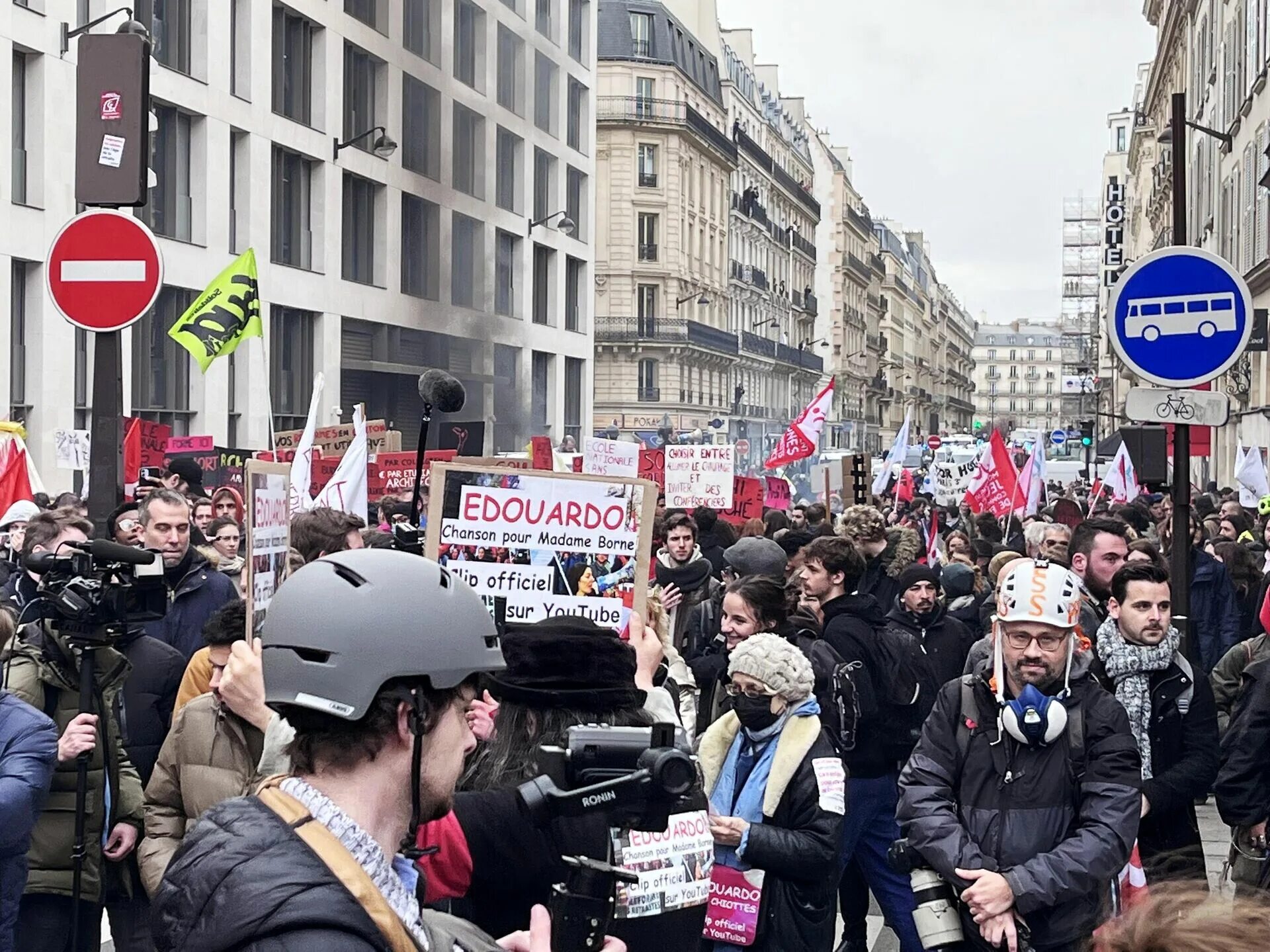 Митинги во Франции. Митинги в Париже. Митинги во Франции 2023. Протесты во Франции. Франция майдан