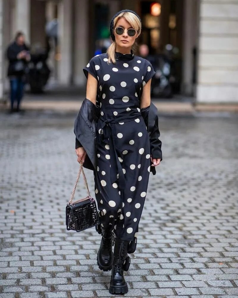 Можно ли платья в горошек. Можно ли платья в горошек. Стильные платья в горошек. Платье в горошек. Женщина в платье в горошек.