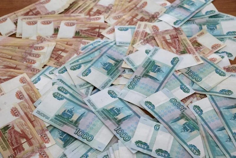 300000 ен. Пачка рублей. Банкнота банка японии номиналом 5000 иен 2004 года. Пачка денег в руках. Как выглядит 300000 рублей.
