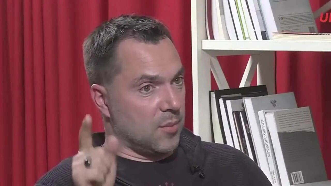 Арестович рост 190. Арестович лайф. Арестович. Арестович. Карамелька украина арестович.