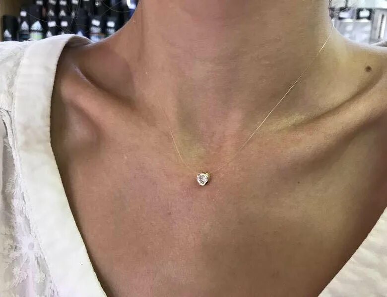 украшение капелька на шею. подвеска на шею капелька. подвеска с камушками. кулон камушек на леске. камушек на шее.