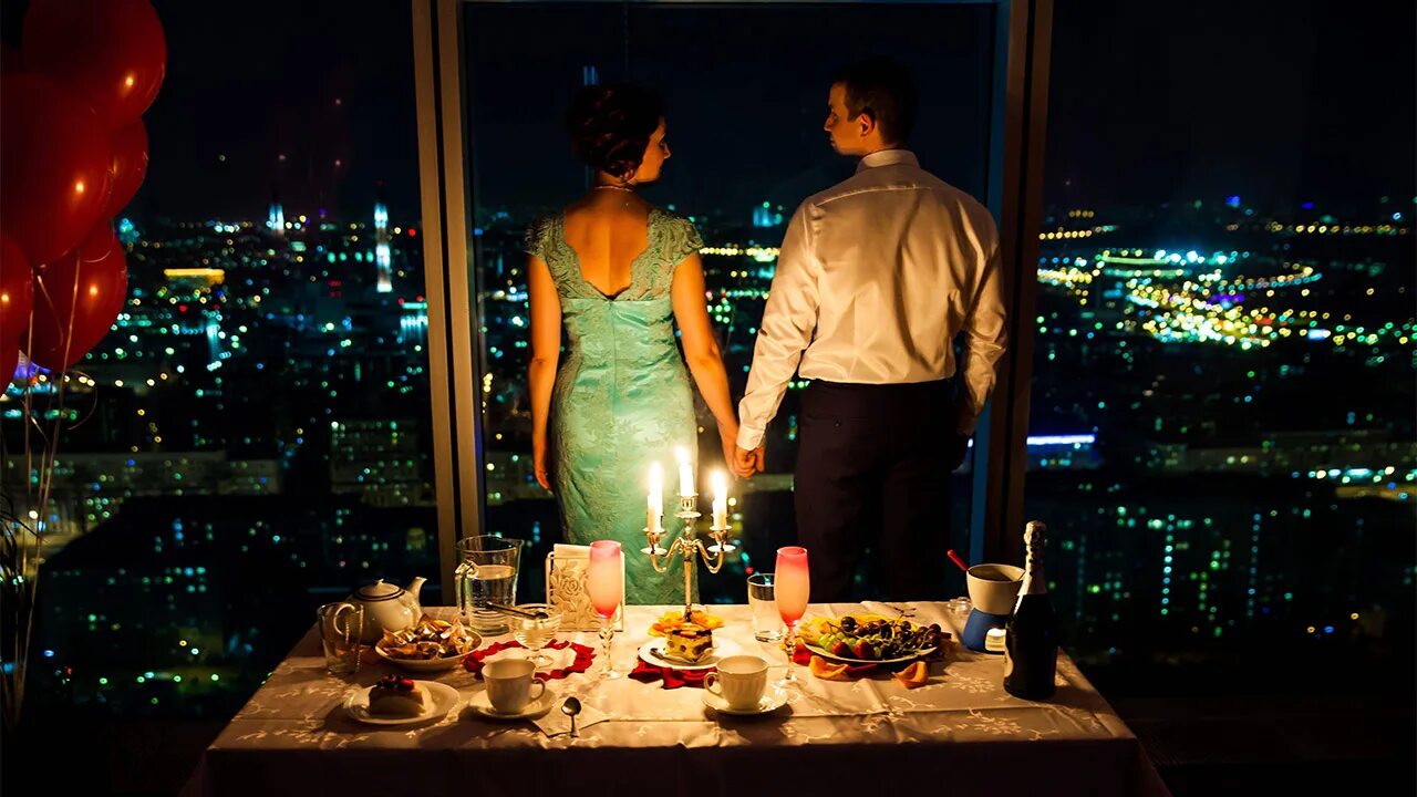 Куда можно сводить девушку. Свидание на крыше екатеринбург высоцкий. Свидание москва сити 62 этаж. Кафе для влюбленных. Свидание в москва сити.
