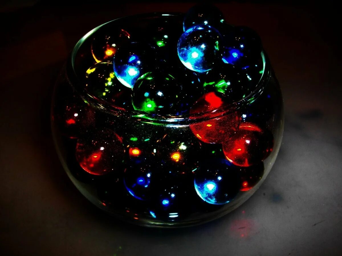 Цветной шар. Стеклянный шарик. Разноцветные стеклянные шары. Стеклянный шар цветной. Цветные стеклянные шарики.