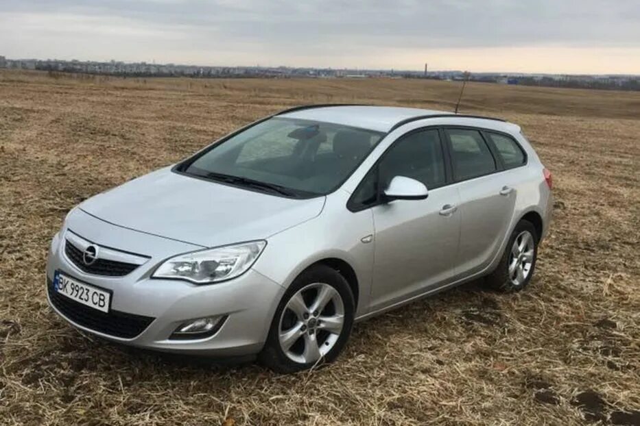 Купить опель j хэтчбек. Opel Astra 2012 хэтчбек.