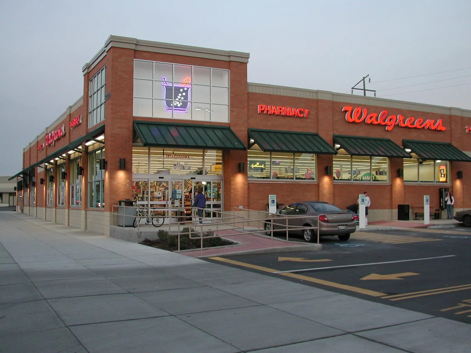 Walgreens pharmacy card. аптека walgreens. круглосуточный магазин а ньютона. Walgreen компания. Walgreens.
