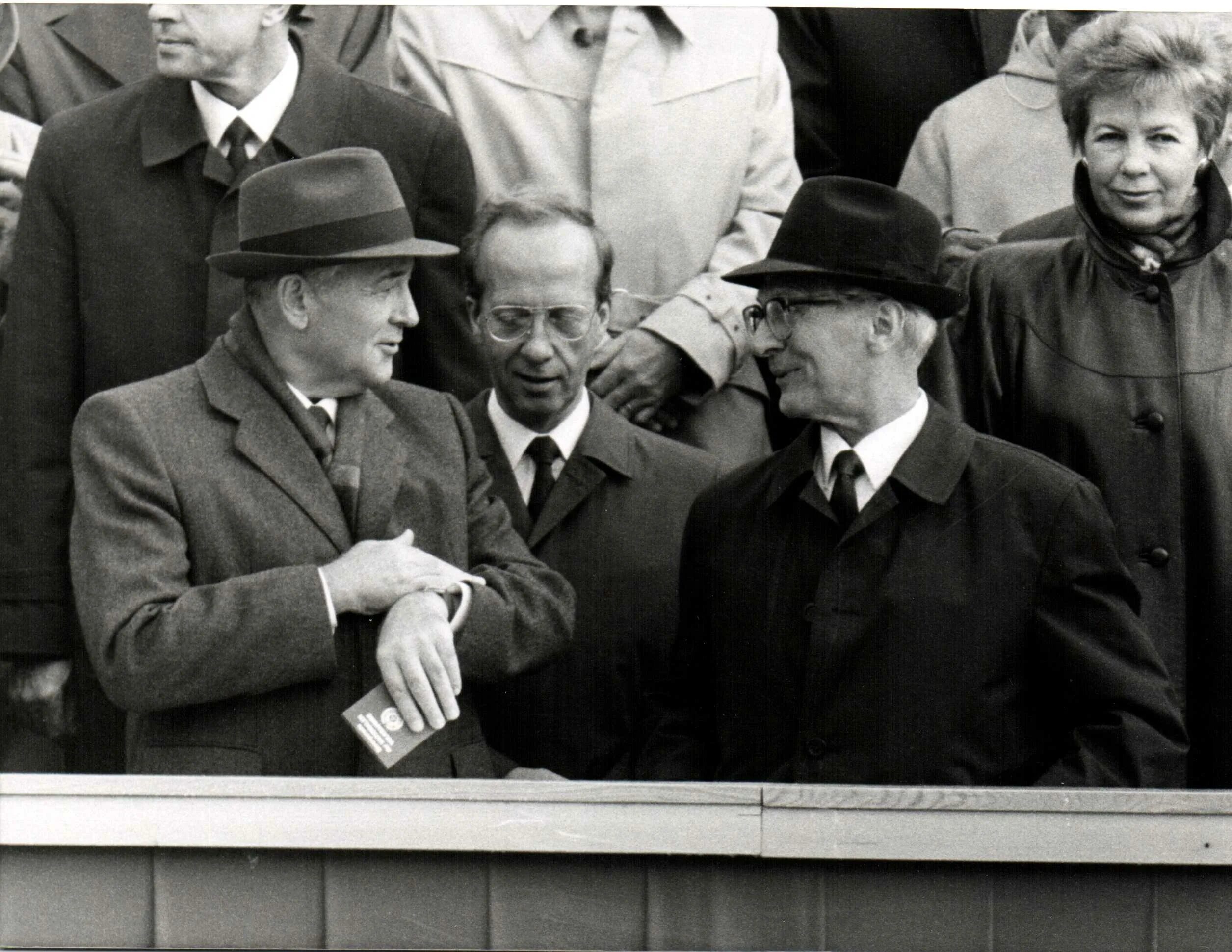 визит м. горбачева в берлин 6 октября 1989 г. модров. тетрис горбачев. кто играет горбачева в гдр.