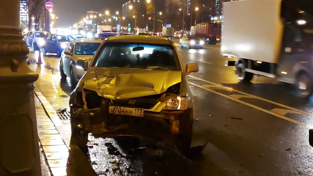 Авария на юге Москвы вчера вечером. Авария на Каширском шоссе. Авария на Каширском шоссе вчера вечером. Новости москвы вчера вечером