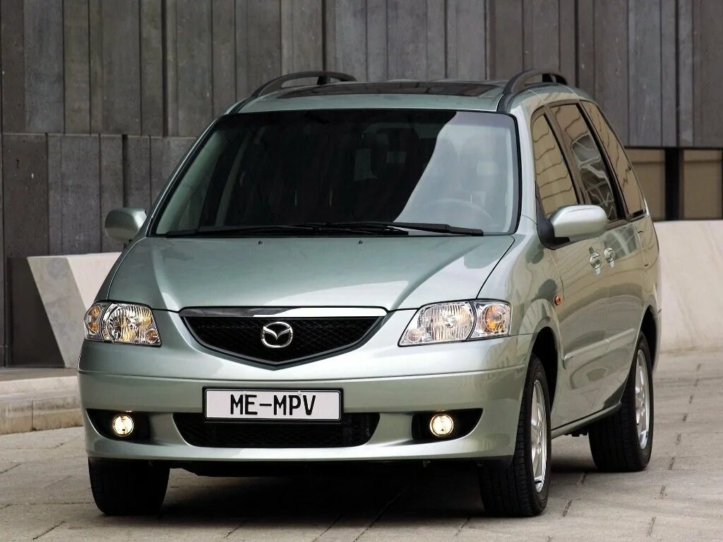 Мазда мпв поколения. Mazda MPV 2. Mazda MPV, 1999-2003. Mazda MPV 1999. Mazda MPV II (LW).