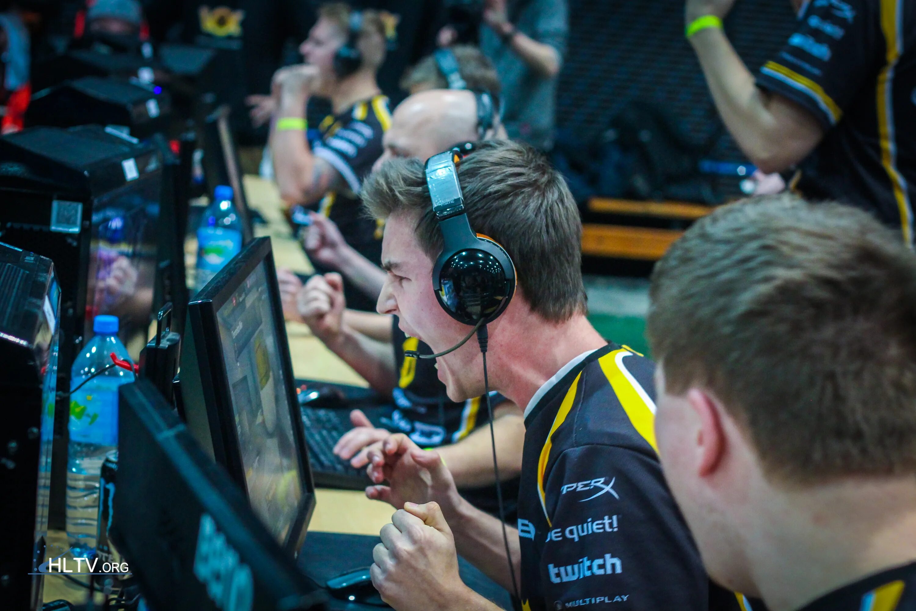 Кс го арена. DREAMHACK 2014 dignitas. Турнир Coliseum CS go. Team dignitas DREAMHACK 2014. Киберспорт КС го.