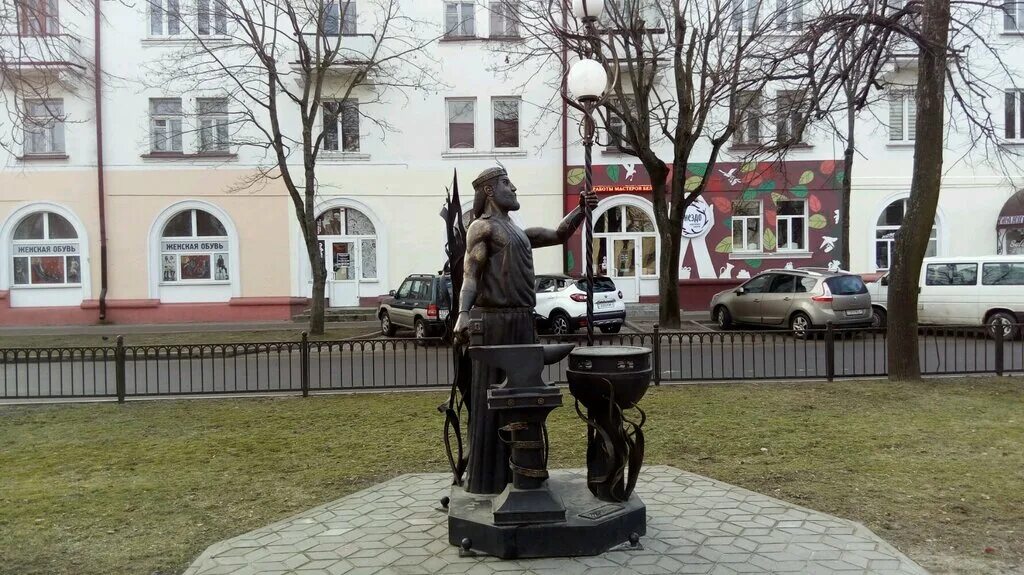 Брест ул гоголя. Гоголя фонари брест. Брест улица гоголя скульптуры. Брест улица гоголя. Брест улица гоголя скульптуры.