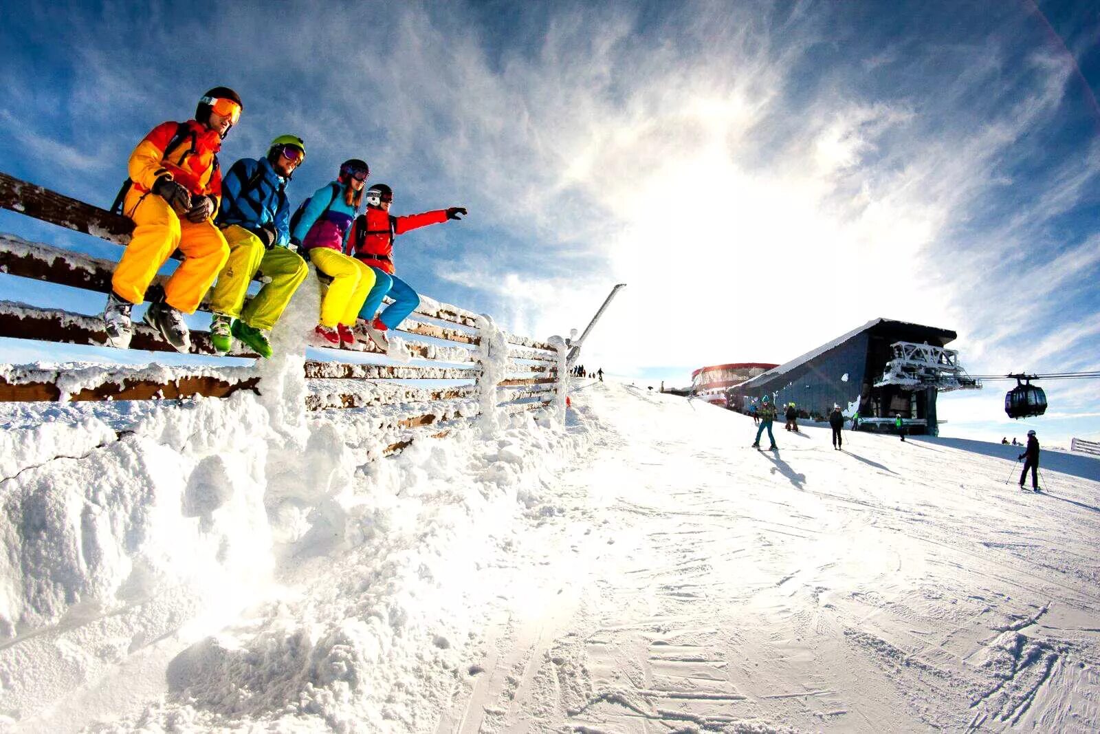 горные лыжи. горнолыжный отдых 2024. семейная поездка на лыжах. роза хутор сноуборд. горнолыжный отдых 2024.