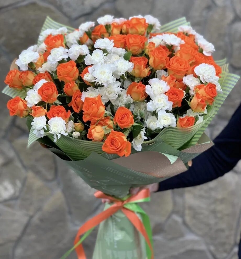 Дом цветов владикавказ. Букет цветов в осетии. розы за 4000. flowers владикавказ. цветы владикавказ лилиа.