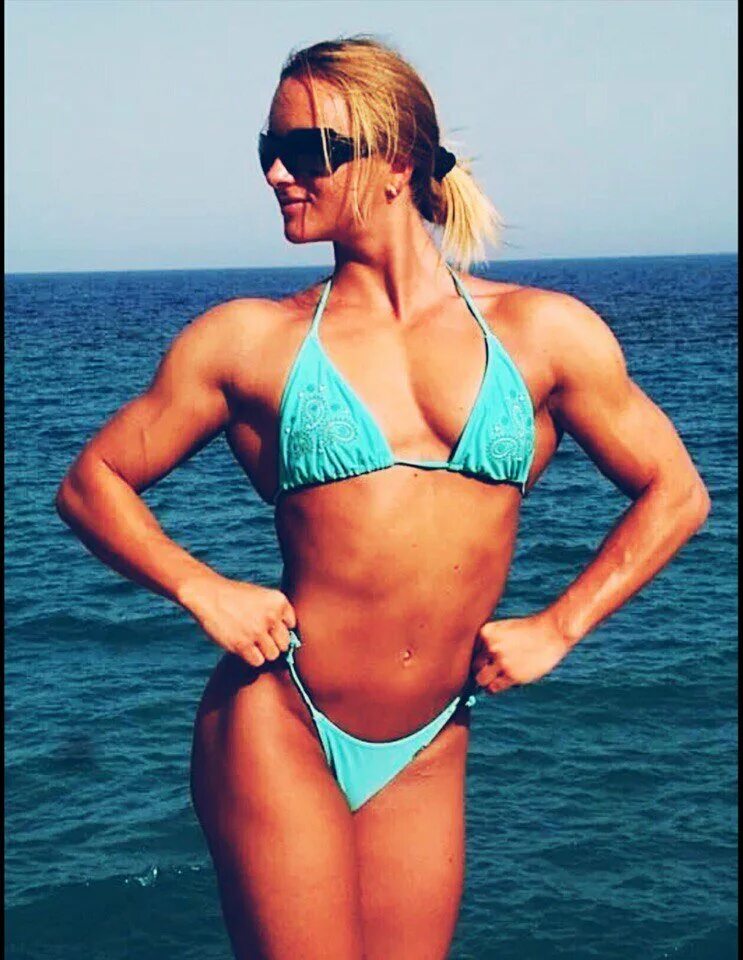 Бодибилдеры в купальниках. Rene campbell bodybuilder. Девушки бодибилдерши в купальниках. Бодибилдеры в купальниках. Бодибилдеры в купальниках.
