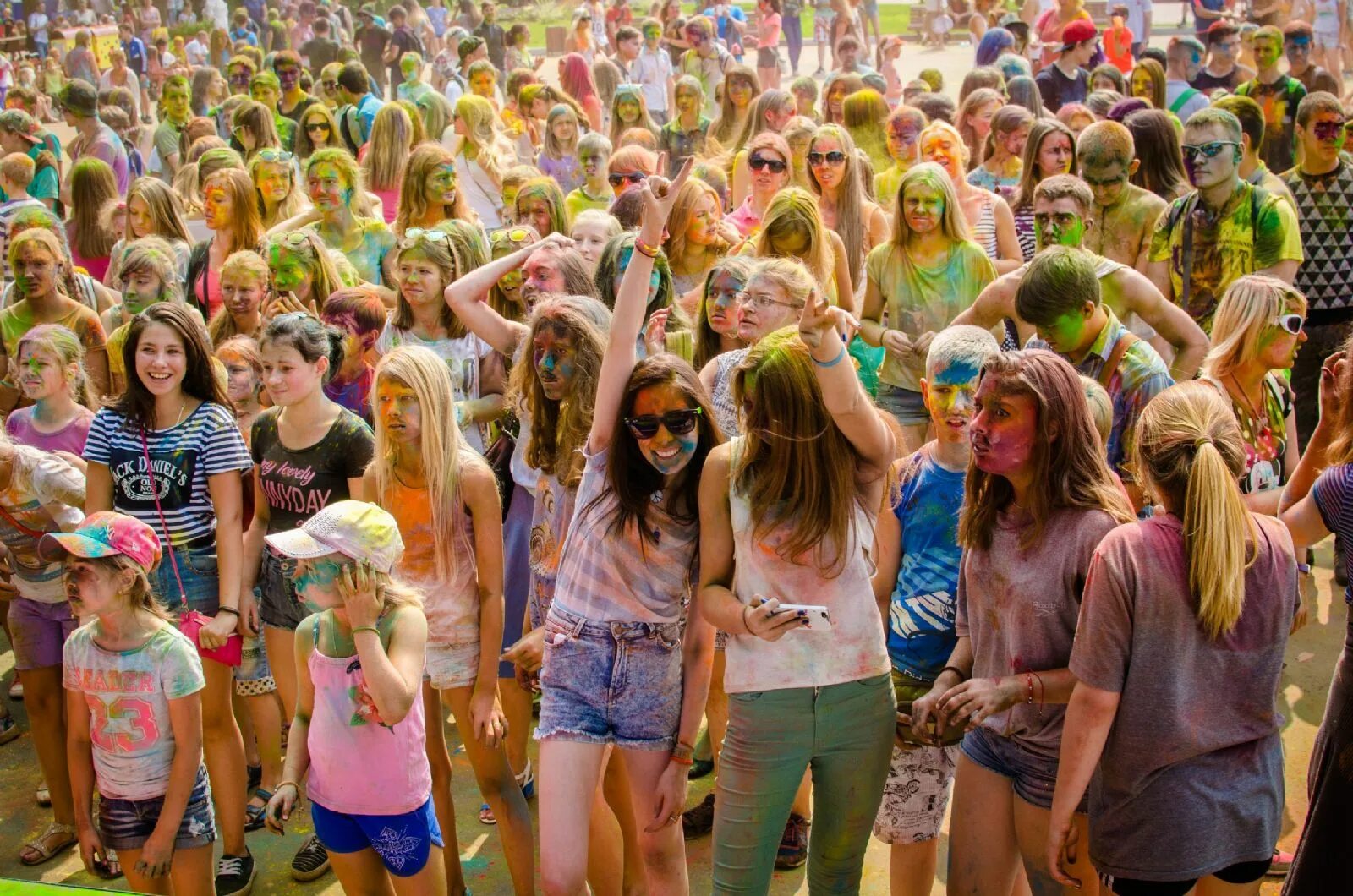 международное молодежное движение. всемирный фестиваль молодёжи 2024 в россии. сколько людей на фестивале молодежи. арт фестиваль. форум выше крыши.