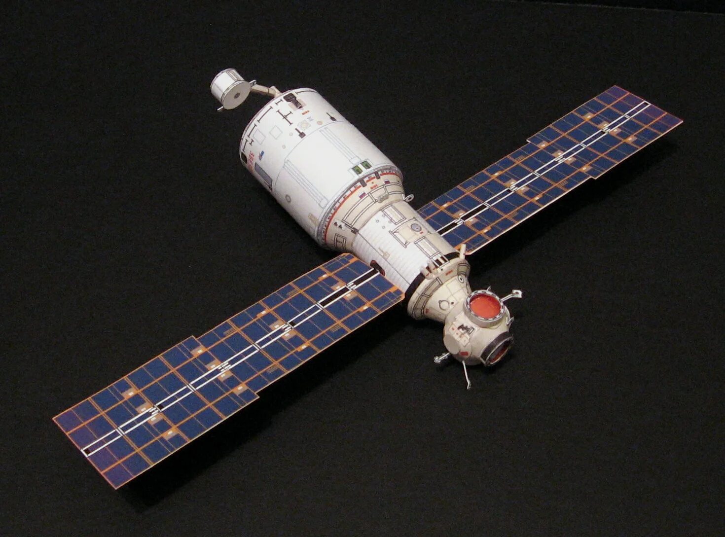 Моделирование космического аппарата. Космический аппарат компас. Транспортный корабль снабжения ткс. 3d моделькосмического корабля "союз мс-17". Мкс 22700.