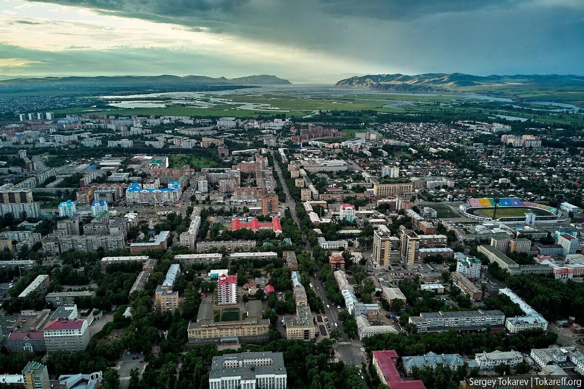 Абакан природа. Руакс Абакан. Город Абакан от Красноярска. Абакан с высоты фото.