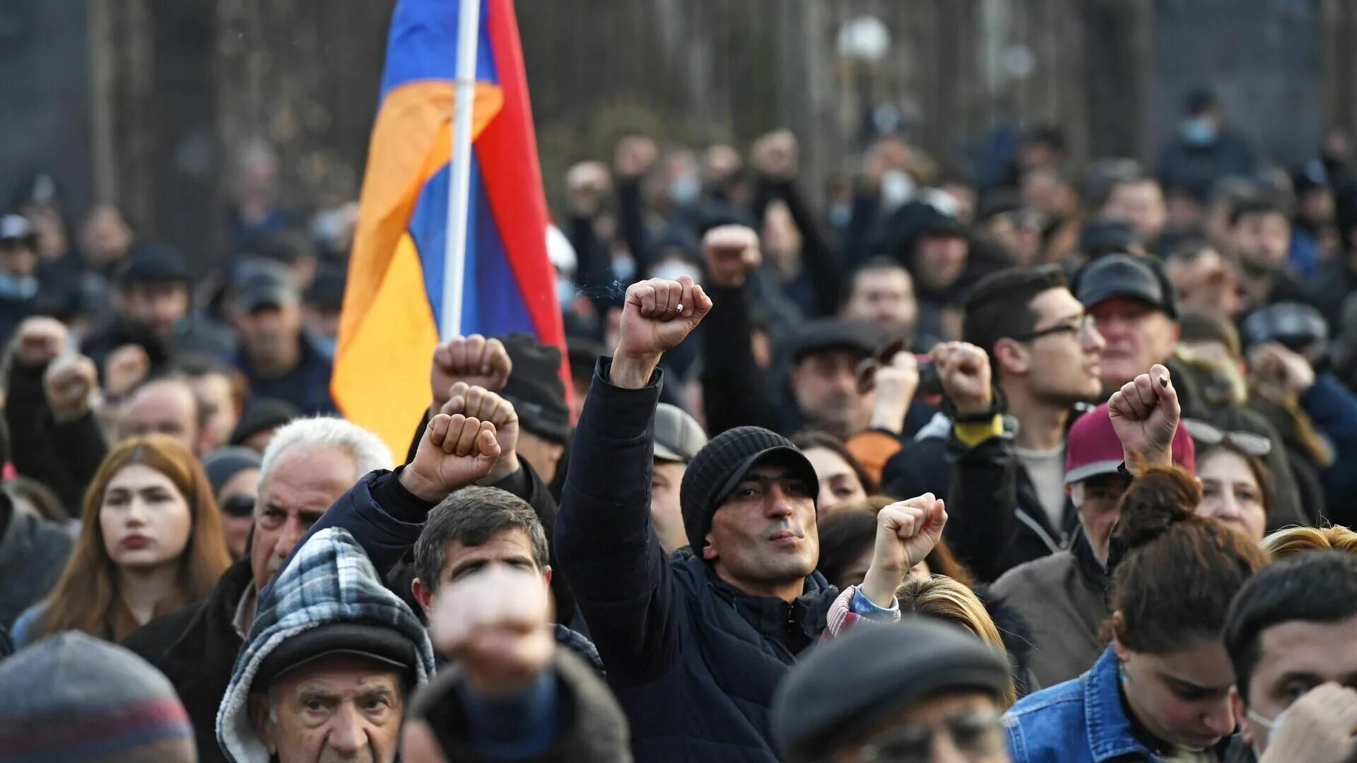 Новости ситуация армения. Армения революция 2018 Пашинян. Митинг Армении против Пашиняна. Митинг в Армении 2018. Протесты в Армении 2021.