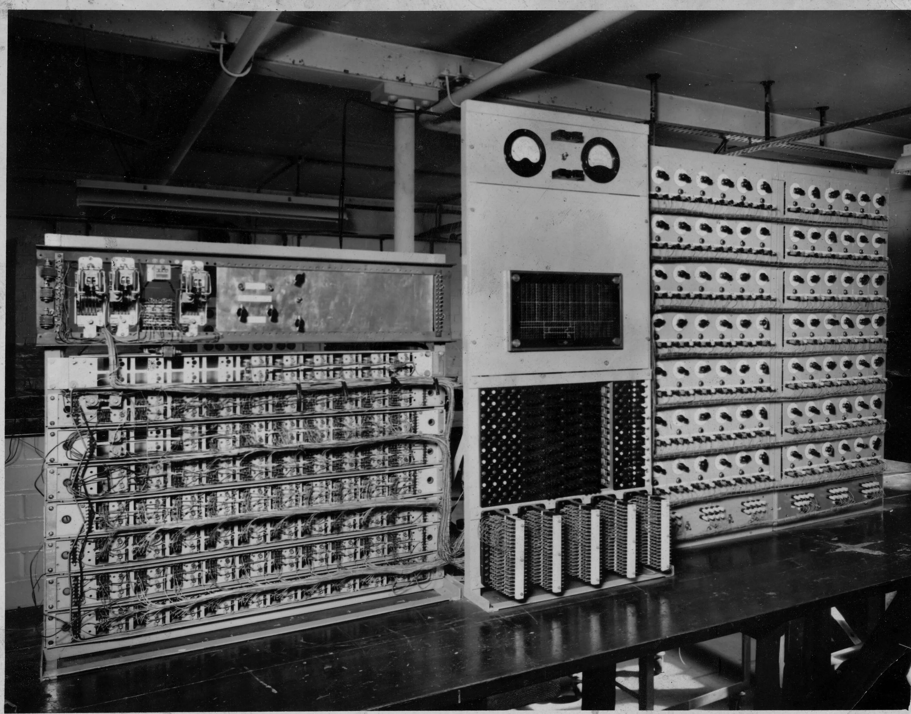 Электронный компьютер электронная машина. Второе поколение ЭВМ ЭНИАК. Ламповые ЭВМ БЭСМ-2. Eniac и EDVAC. ЭВМ 1-го поколения Eniac.