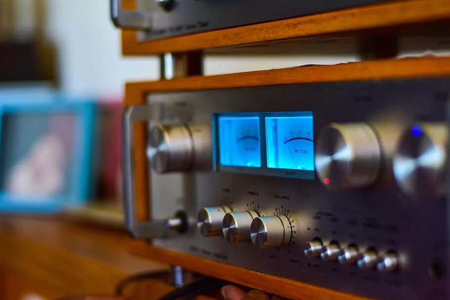 Колонки для компьютера 2. Computer sound. Микшерный пульт studia. Компьютерный колонки 2. Старинная аппаратура.