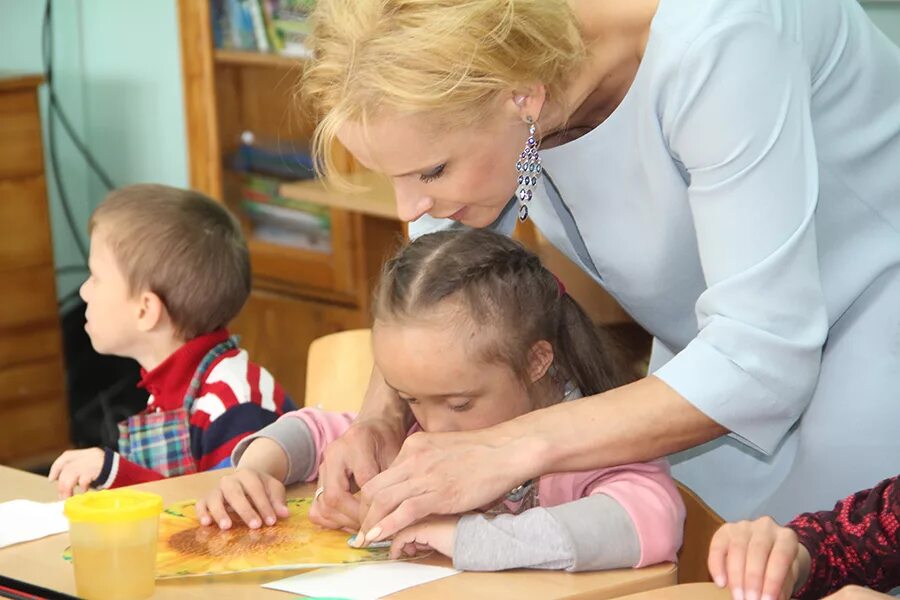 Школа для детей с задержкой развития. Дети с ЗПР. Дети с нарушением развития. Дети с нарушением интеллекта. Ментальные нарушения у детей.