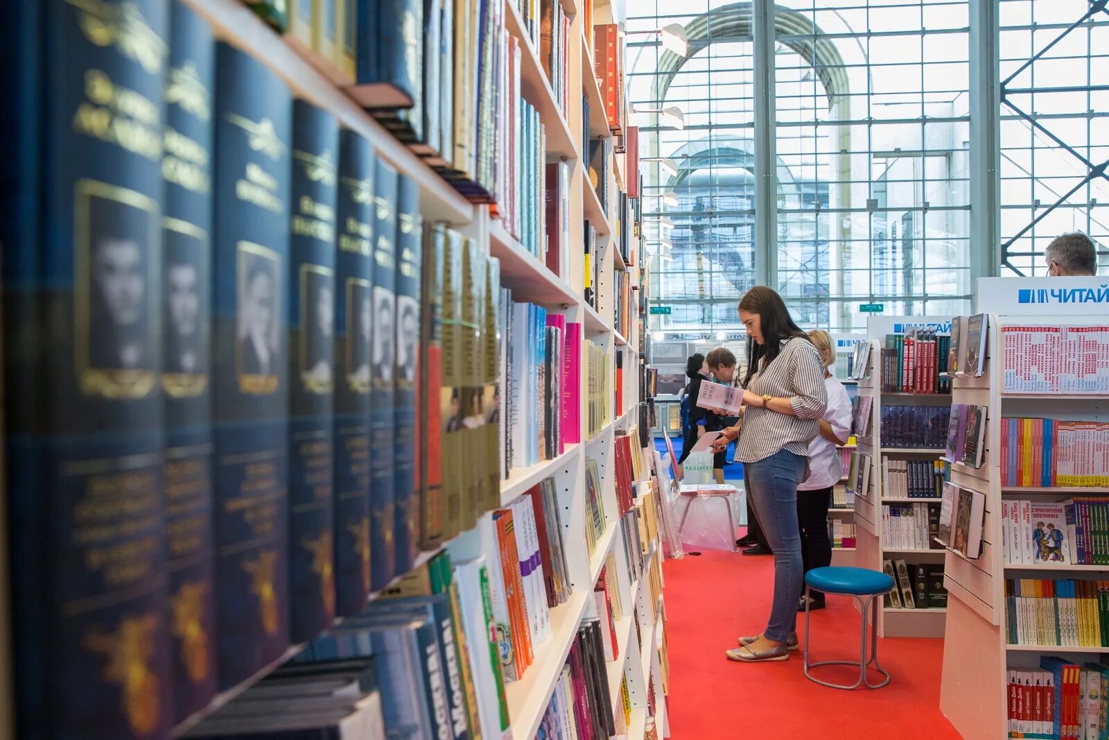 Московская Международная книжная выставка-ярмарка. Книжная ярмарка на ВДНХ. Московская Международная книжная ярмарка. Ярмарка книг на ВДНХ.