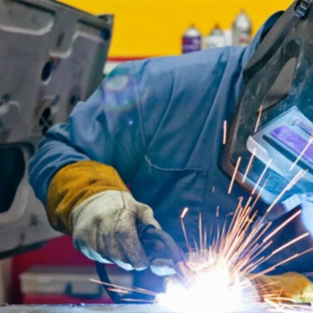 Кузовные сварочные работы. Ищем сварщика. Требуется сварщик. Сварка и резка металлов. Ручная сварка.