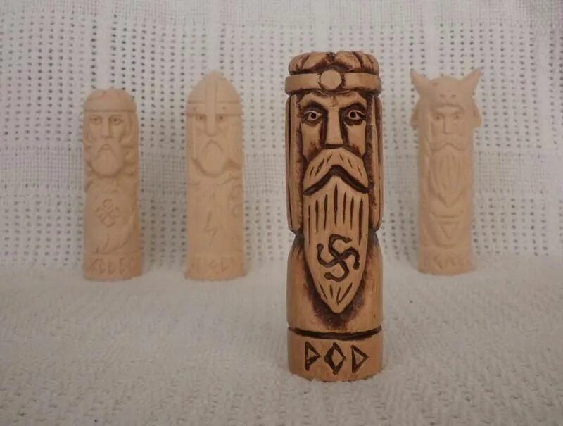 Кумир бога стрибог. Кумир жива из дерева. Кумир стрибог славянский бог. Кумир стрибога. Стрибог истукан.