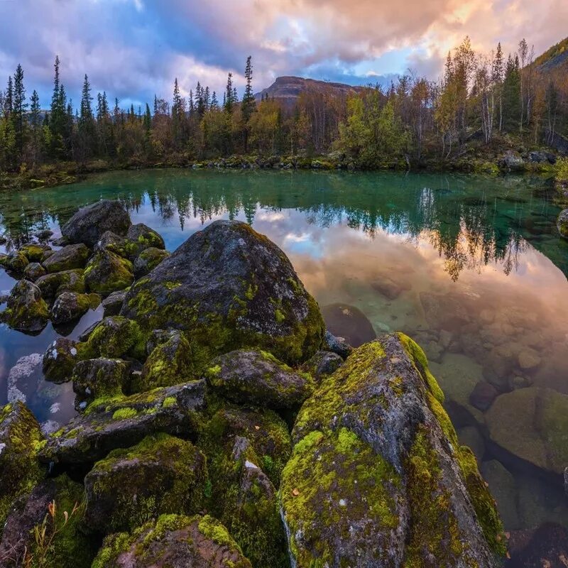 Озеро дьявола штат вашингтон. Гейзерное озеро в горном алтае. Карстовое озеро вязники. Самое таинственное озеро. Гейзерное озеро в горном алтае.