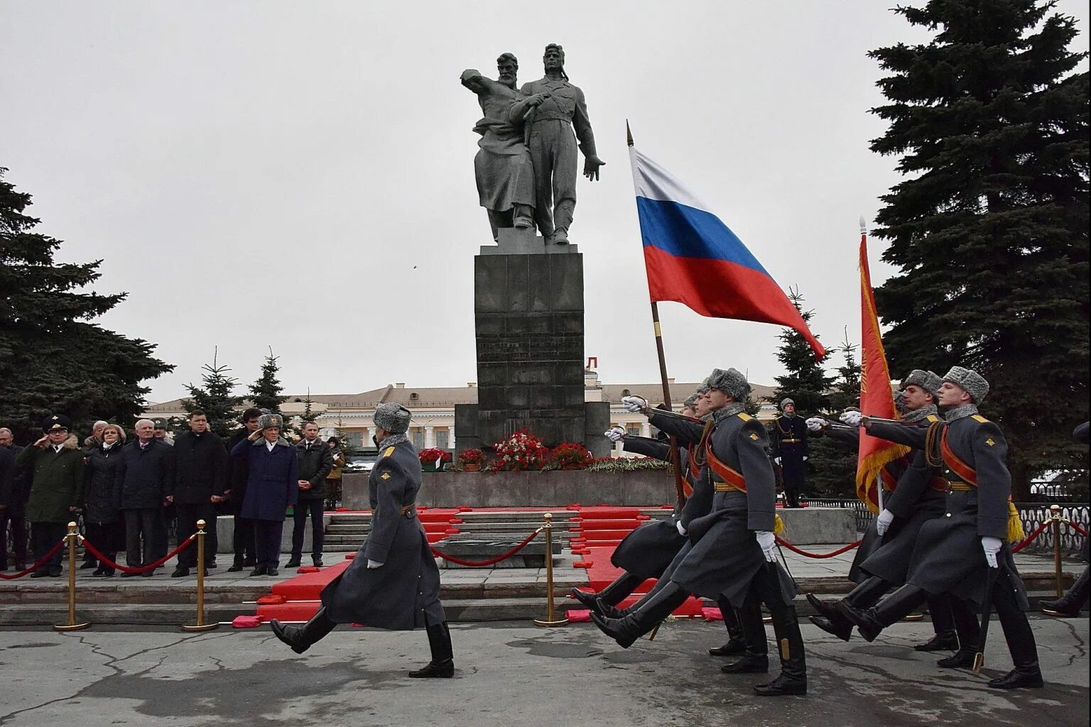 Уральский добровольческий танковый корпус. Памятник Уральскому танковому корпусу ЕКБ. Екатеринбург город трудовой доблести. Памятник трудовой доблести Екатеринбург. Г танковый корпус