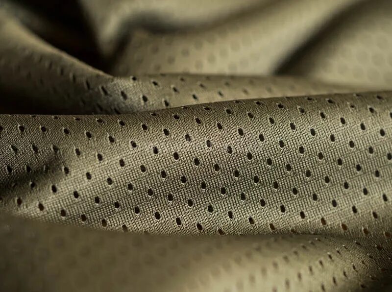 Сетка трикотажная эластичная. Сетка подкладочная 60 гр/м2. Сетки трикотажные для одежды. Белая сетка на черном. Ткань сетка.