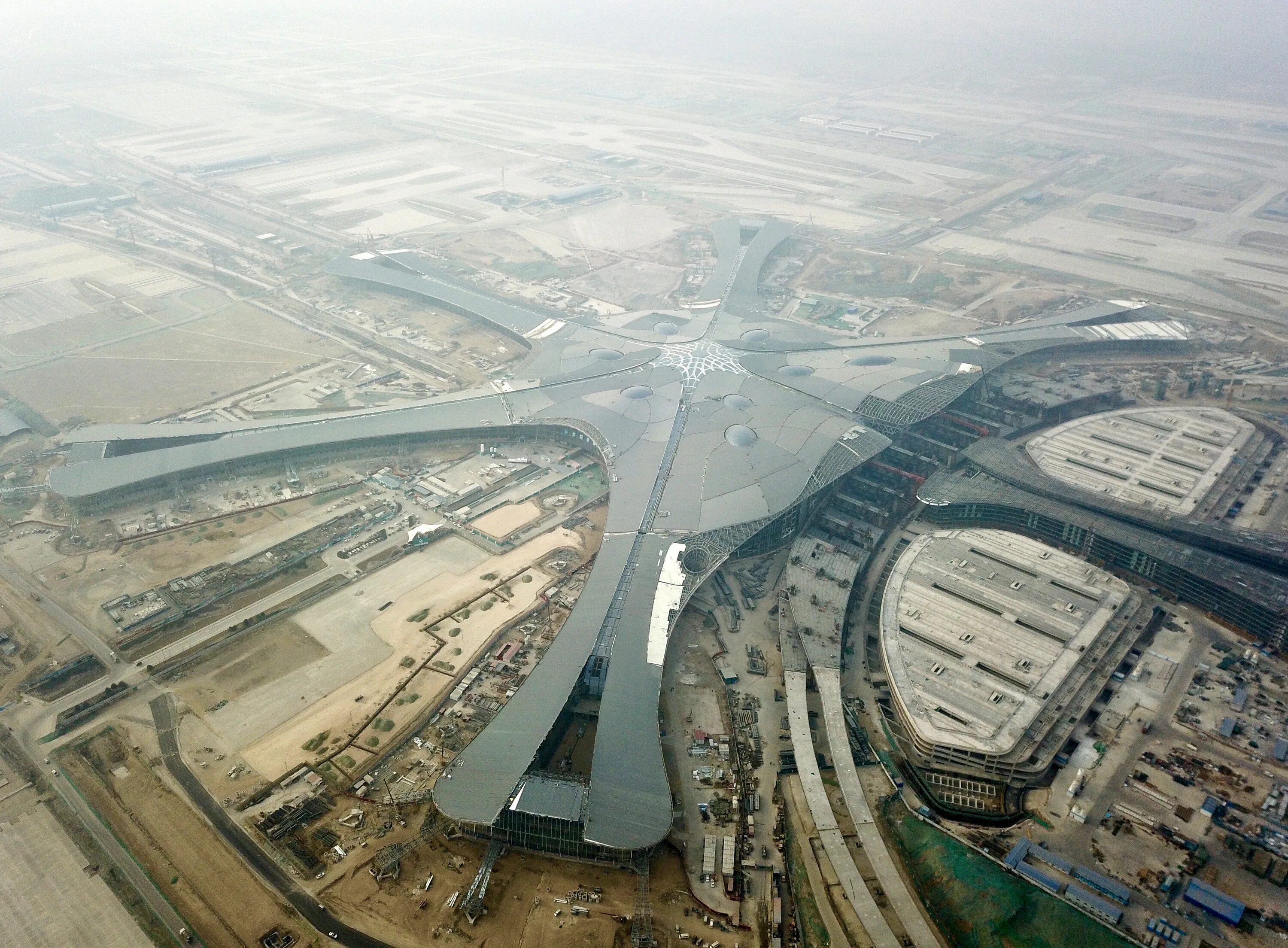 Какой самой большой аэропорт в мире. Аэропорт Пекин Дасин. Пекин Дасин, Международный аэропорт, Китай. Новый аэропорт Пекина. Аэропорт Дасин в Пекине фото.