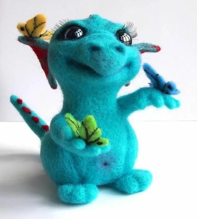 Валяный дракончик. Дракон сухое валяние из шерсти. Валяные драконы. Дракон сухое валяние из шерсти. Сухое валяние дракон.