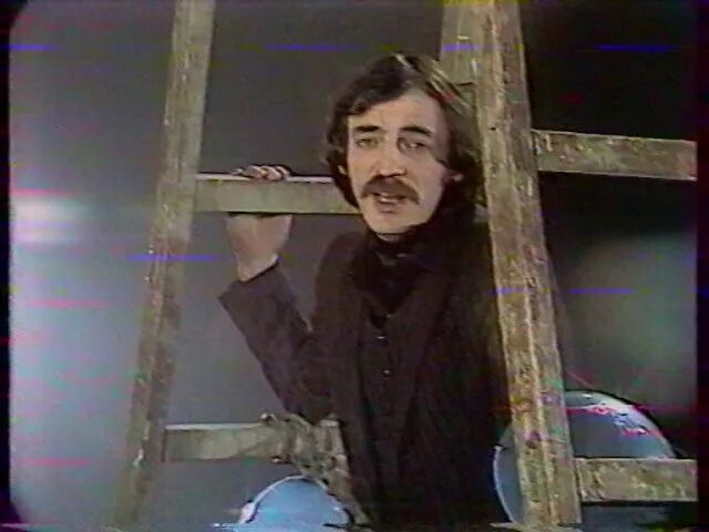 Двора ноты для фортепиано. Дворик михаил боярский. Любимый мой дворик слова. Любимый мой дворик кто поет. Тынис мяги - мой дворик.