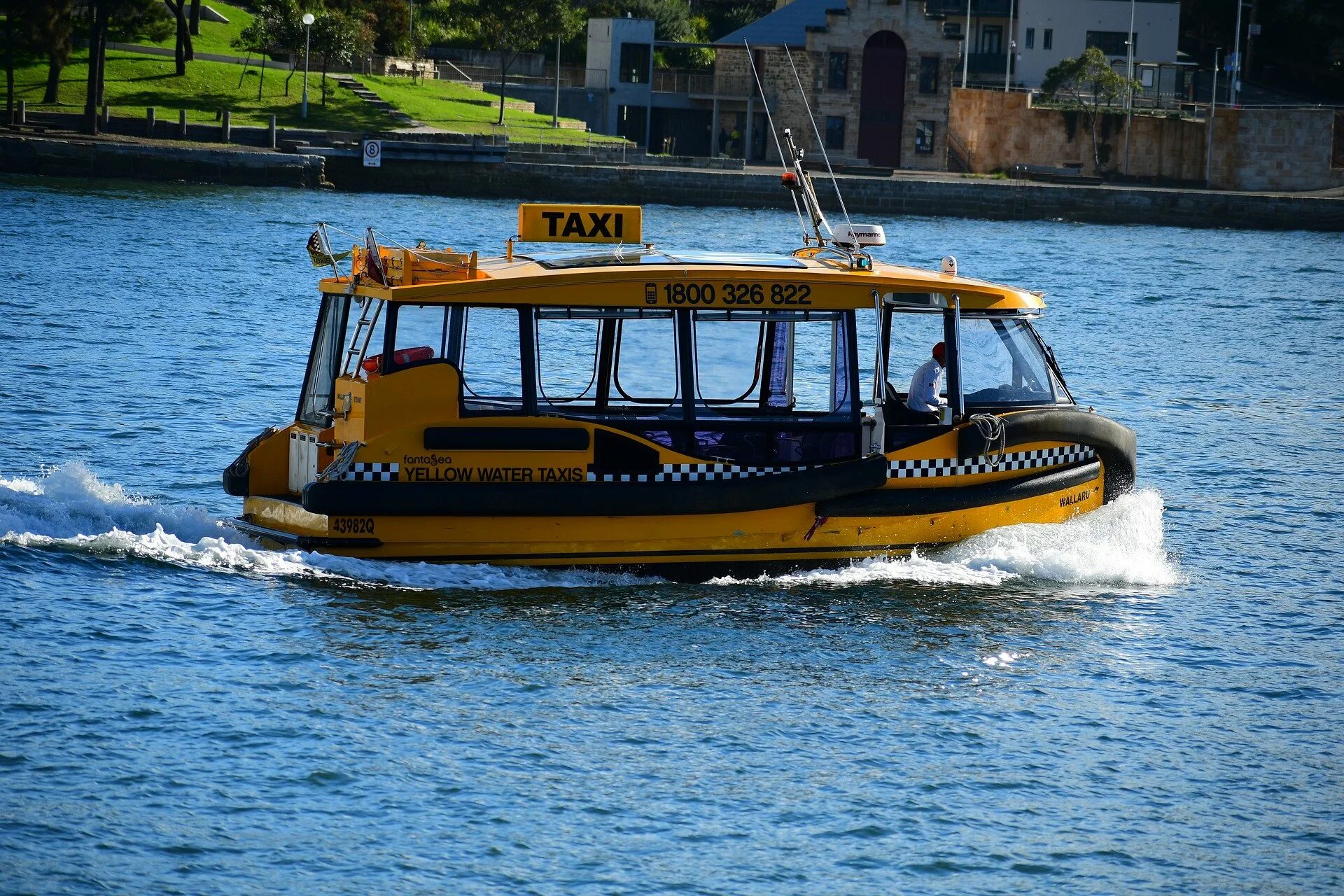 Катер орион севастополь. Туристический катер. Пассажир катера. Пассажир катера. Проект 23020а.