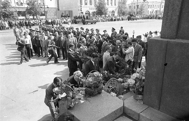 Также как и вчера на площади