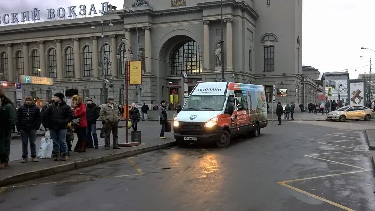 Откуда отходит автобус. Остановка 477 автобуса на киевском вокзале. автобусы 394 на киевской.