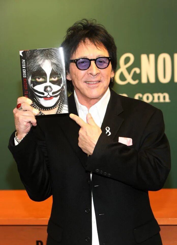 Kiss kiss chris. Питер Крисс. Группа Кисс Питер Крисс. Peter Criss без грима. Peter Criss Питер Крисс.