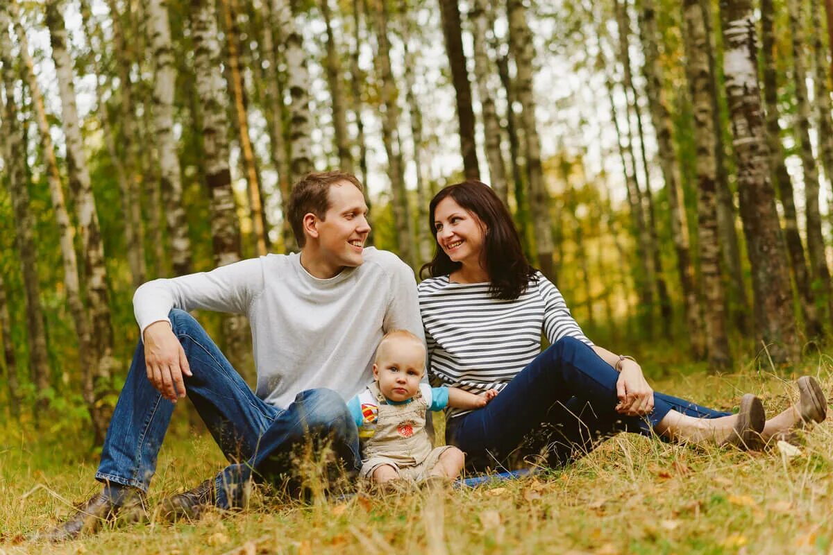 Счастливая пара в квартире. Real home couple. Real home couple. Риэлтор элитной недвижимости. Человек в доме.